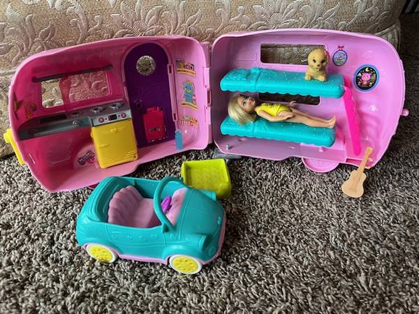 Chelsea Camper Playset 1