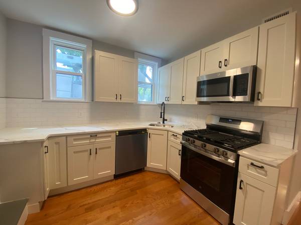 $3,600 / 2br - FREE NOV and DEC rent !!! Newly renovated Eastie 3 bed 1 bath. (East Boston)64295069836289120