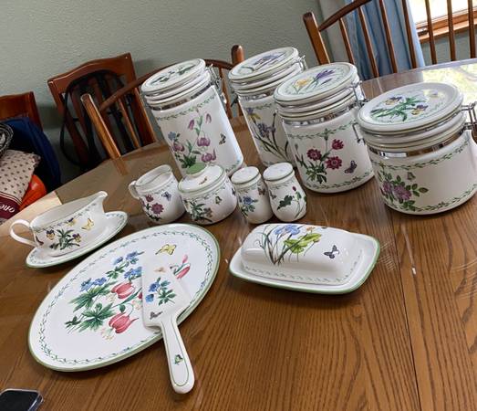 Studio Nova Canisters and Matching Accessories 1