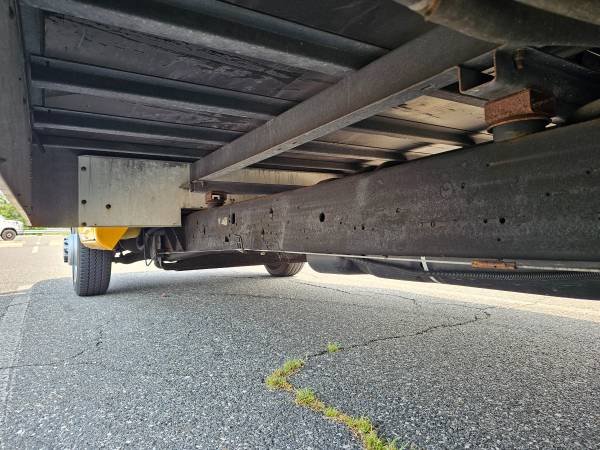 2021 GMC Savana 3500 16FT - Photo 11