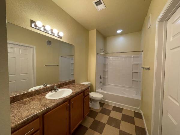 $1,249 / 1br - 802ft2 - #1411 1 bed 1 month base rent free waived app & admin fee (Asheville)64029375769859124