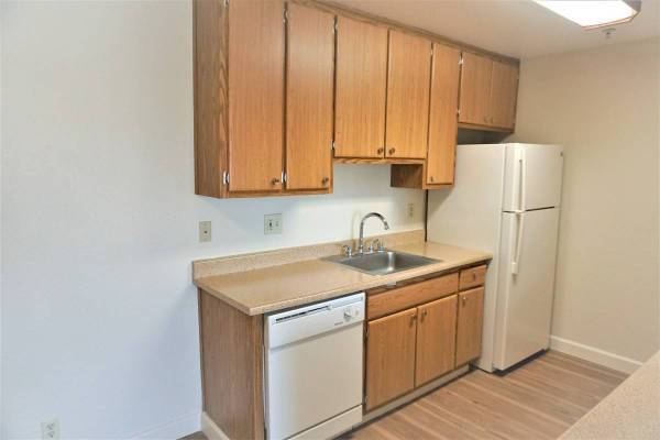 $1,050 / 1br - 749ft2 - Especial de Verano Súper Caliente $500.00 de descuento en el primer mes de alquiler (Roseville)63961339876738122
