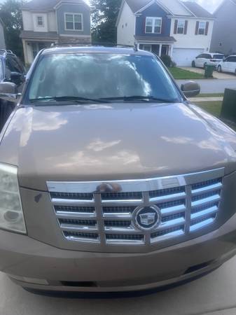 2007 Cadillac Escalade - $3,70063613621669763123