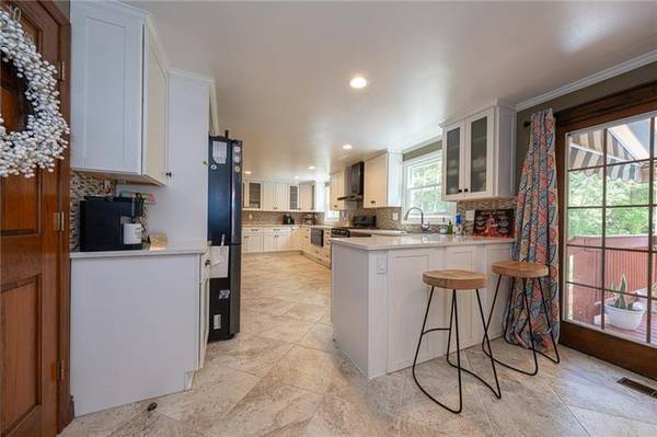 $455,000 / 4br - Heated In-Ground Pool! (Plum Boro)64013205829379124