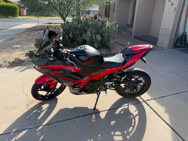 2025 Kawasaki Ninja 500 SE