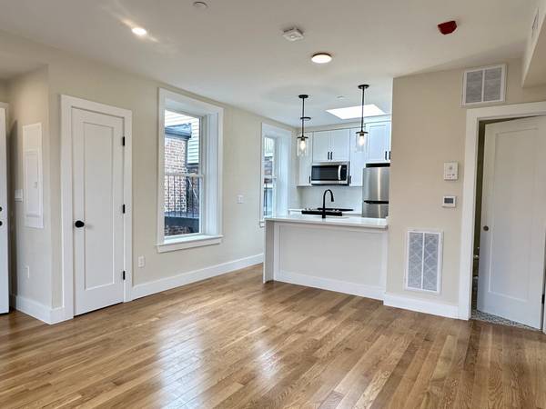 $4,500 / 2br - North End 2 Bed/1 Bath Apartment | 64 North Margin (North End)63810063218691121