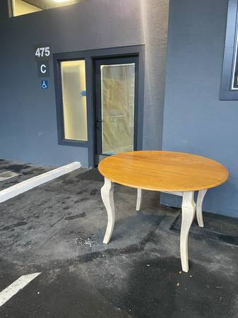 Nice round Maple top table (free) 1