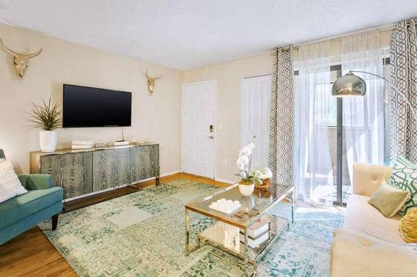 Stunning 2 BR-Walk-In Closets, Business Lounge & More! 1