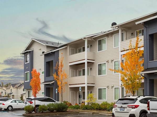 $1,645 / 2br - EV Charging Stations, Pets OK + $1000 MOVE & 1 FREE MONTH - 2 Bed (Vancouver)63914740240002121