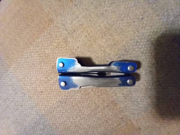SMALL MULTI-TOOL 1