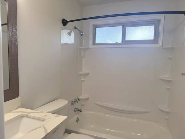 Convenient location in Burien - Come see our 1 Bed / 1 bath! 1