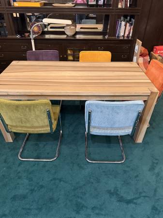 beautiful conference table and chairs 1