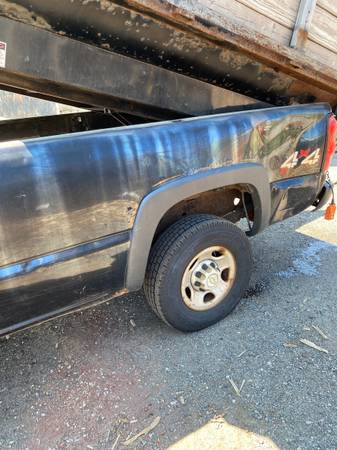 Chevorlet Silverado 2500 HD del 2005 con E-Z Dumper - $3.400 (Hyde Park)63441284128003122