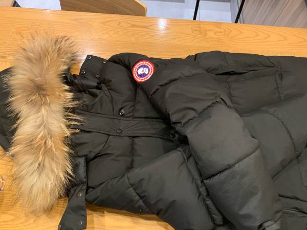Canada goose padded coat size medium 1
