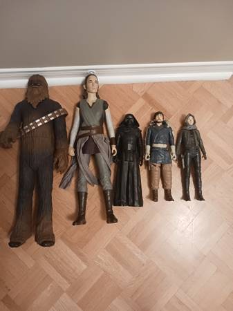 5 -large STAR WAR FIGURINES 1