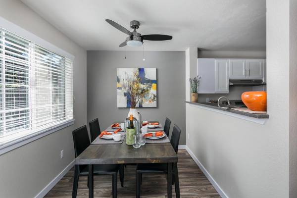 $1,898 / 2br - 835ft2 - Comunidad con Acceso Controlado, Casa Club, Área de Barbacoa y Picnic (Kent, Condado de King)63884890809603122