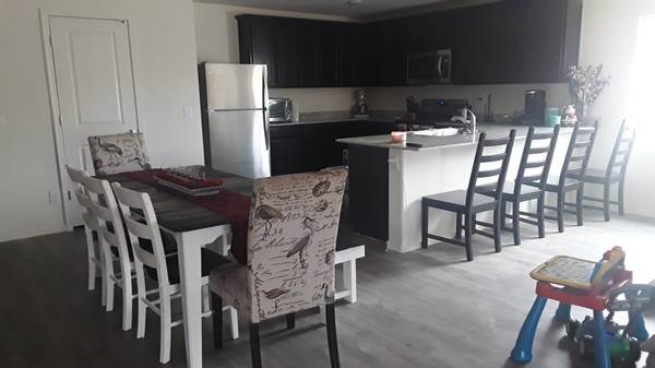 Private bedroom with shared bathroom in a quiet neighborhood, rent inc 1