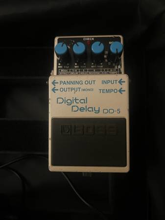 Boss DD5 delay pedal 1
