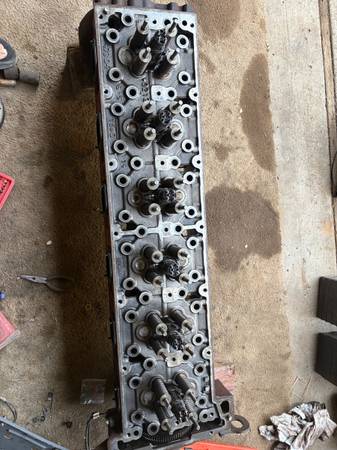 Dd15 Cascadia engine head 1