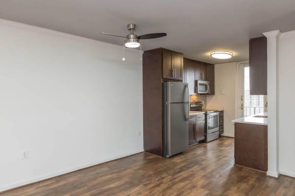 $1,891 / 1br - 725ft2 - Bark Park w. Agility Course, Cable + Internet Ready, 1 bedroom (250 S Whiting St, Alexandria, VA)64040028227715123