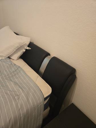 Q beds x2 1