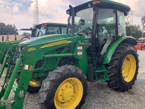 John Deere 5083E Cab - 4x4 con cargador - $45,900 (Vincent)63440349862145120
