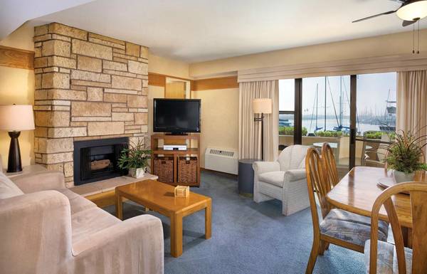 $1,889 / 1br - 936ft2 - Sleeps 6 New Year's Vacation Condo Ventura Harbor, CA California coast (Ventura)63800690029827120