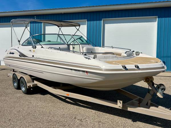 2001 Hurricane 23' Deckboat w/ 5.7 V8 Mercruiser & Trailer 1