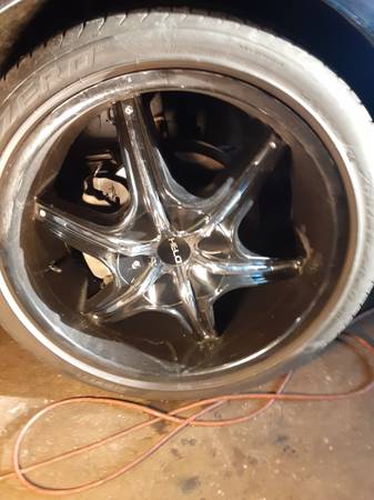 Llantas y neumáticos de 20 pulgadas 255 35 20 Mustang, otros Ford, Lincoln y Mercury - $300 (Elgin)63471433088897121