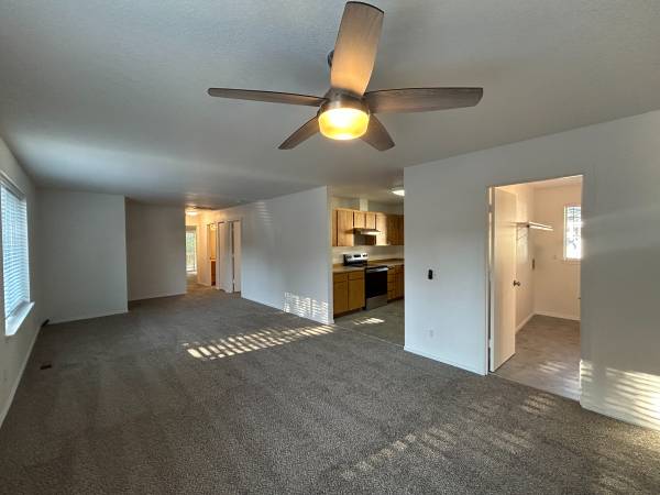 $2,395 / 3br - 1350ft2 - 1073 NW Hidden Valley #1 - 3 Habitaciones / 2 Baños Tri-Plex (Bend)63839290508547123