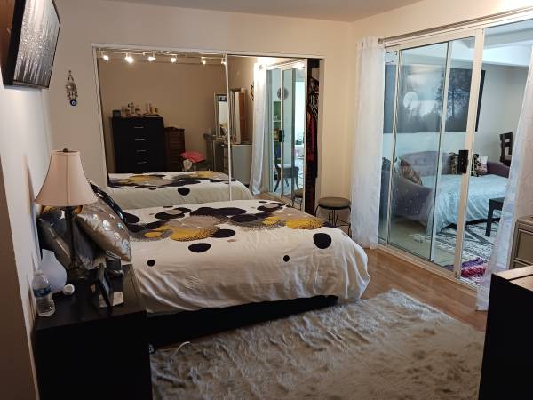 ROOMS  BEATIFUL  TWO  ROOMS   ATTACHED  SEPSRATE  ENTRANCE 1