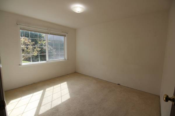 $1,050 / 1br - @@@ 1 Private Bedroom in Upstairs Shared Unit at Daly City @@@ (Daly City)63790096541955120