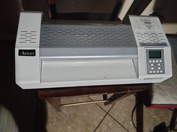 Akiles Laminating machine 1