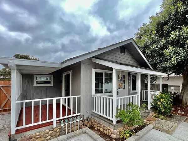 $950 / 2br - 668ft2 - **Beautiful, historic, Ocean Beach Cottage in a wonderful Location** (San Diego, CA)63998454442755120