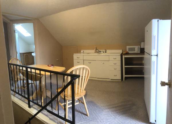 $1,200 / 1br - Hermoso apartamento en el tercer piso en casa histórica victoriana en Hamilton (Hamilton)63656994053635122
