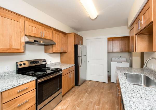 $1,649 / 2br - Premier Two Bed - Entertainment-Style Kitchen - Private Deck / Patio (Beaverton / Aloha)63776937608065122