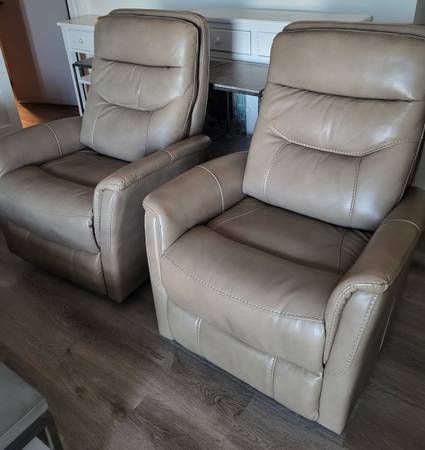 Recliners pair leather 1