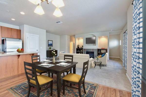 $1,806 / 2br - 785ft2 - Electrodomésticos de acero inoxidable, Aire acondicionado (Gresham, OR)63831771375873122