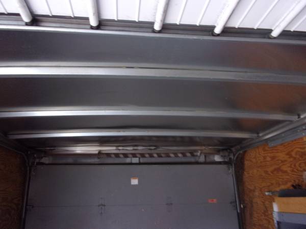 2003 Chevrolet W3500 12 FT - Photo 11