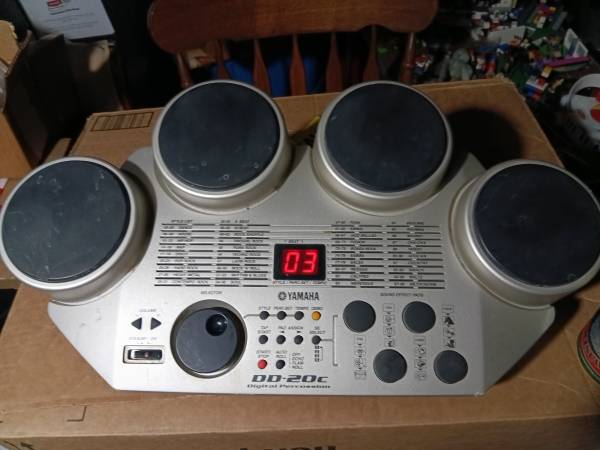 Yamaha table  top DD 20c model drums. Vgc 1