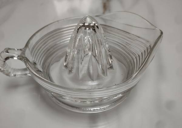 Depression Glass Citrus Reamer Squeezer 7” 1
