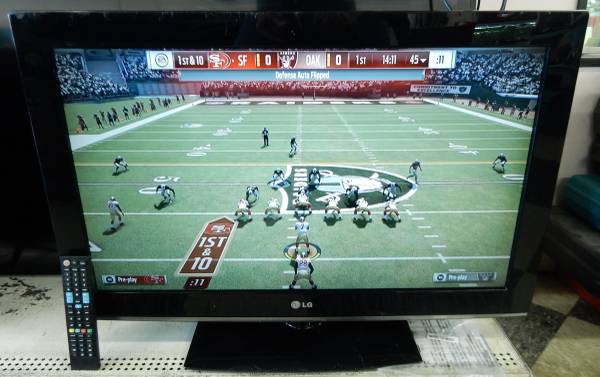 32" TV WITH REMOTE FLATSCREEN LCD A/V (RCA), VGA, HDMI 1