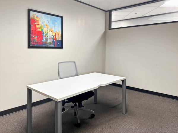 $378 Espacio de Oficina Privada – Términos Flexibles, Excelentes Comodidades, ¡Listo para Mudarse!63792221313411124
