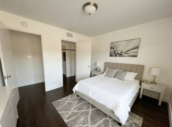 $2,708 / 2br - 1000ft2 - Alameda Living!! Spacious 2-Bedroom with Modern Finishes! (alameda)64000755951490120