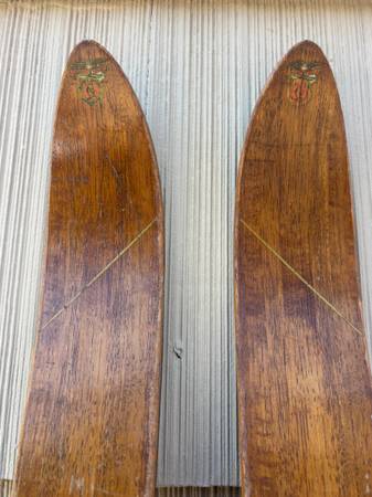VINTAGE WOODEN SNOW SKIS 