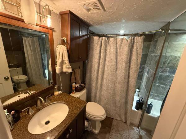 $650 Big rooms Available in 2br/1ba Backyard Laundry (Brooklyn)63854193176705122