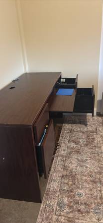 Free Desk 1