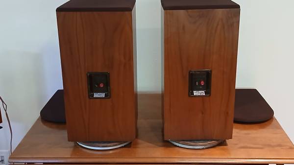 B & W DM 22 Bookshelf Speakers - $30496909742014484485