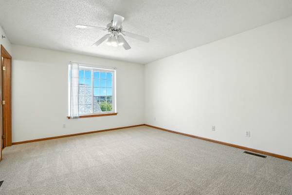 $1,700 / 3br - 1362ft2 - Spacious 3BR Townhome – ALL NEW FLOORING!  AVAIL NOW! (420 5th St #15, Coralville, IA)63897404973699122