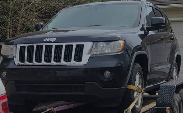 ¡Ladrón conduciendo con placas ficticias! (Austintown)63661209782145121